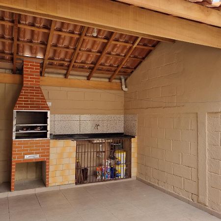 Confortável casa com piscina e churrasqueira a 100m da praia Caraguatatuba Exterior foto