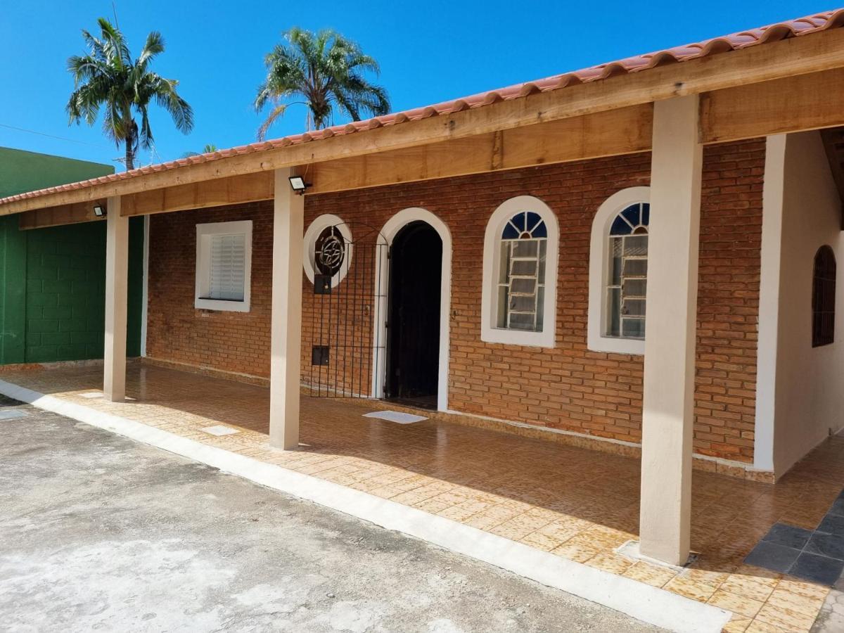 Confortável casa com piscina e churrasqueira a 100m da praia Caraguatatuba Exterior foto