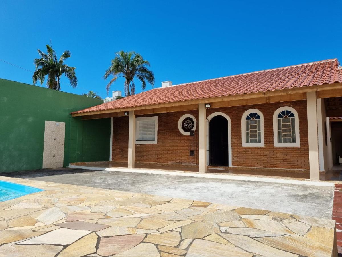 Confortável casa com piscina e churrasqueira a 100m da praia Caraguatatuba Exterior foto