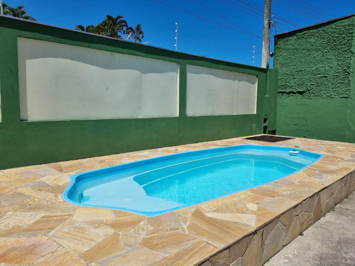 Confortável casa com piscina e churrasqueira a 100m da praia Caraguatatuba Exterior foto